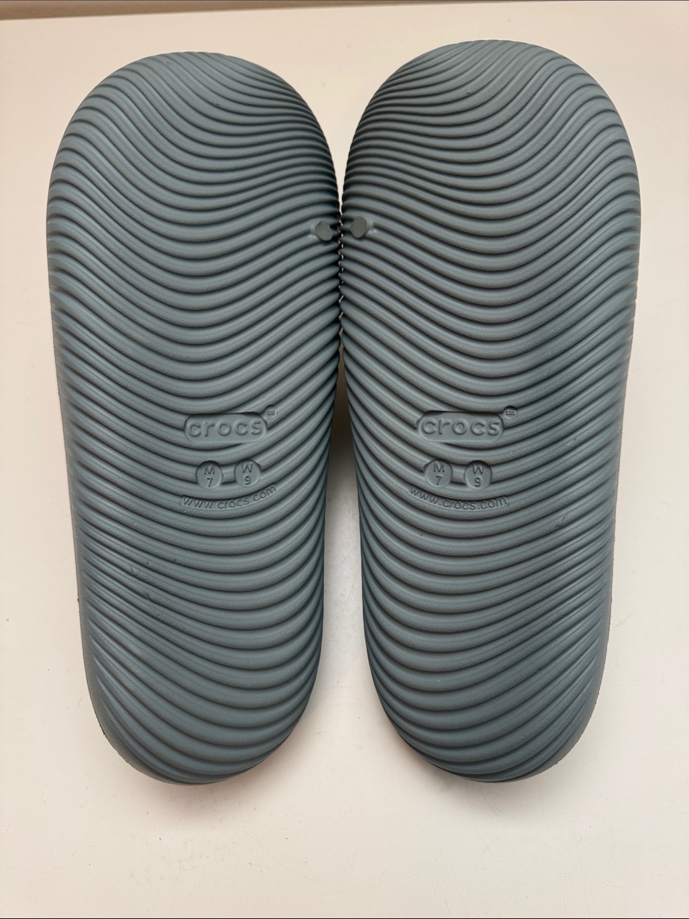 CROCS Mellow Slides W9 M7 / EUC - Picture 3 of 3